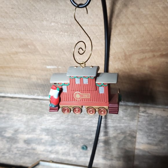 1991 Claus & Co R.R. Caboose - Handcrafted Hallmark Keepsake Ornament - Picture 4 of 7